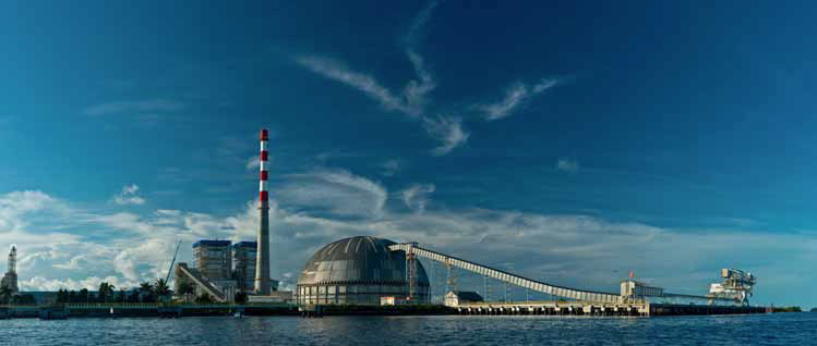 Corrosion-resistant fertilizer and sulphur storage